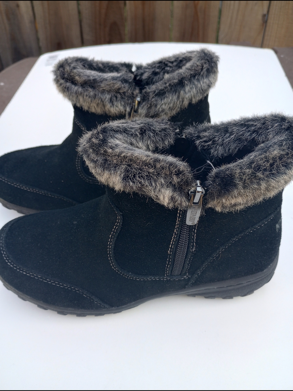 Khombu Ankle Boots Black Leather W/Faux Fur Trims & Side Zips. Size 7 .